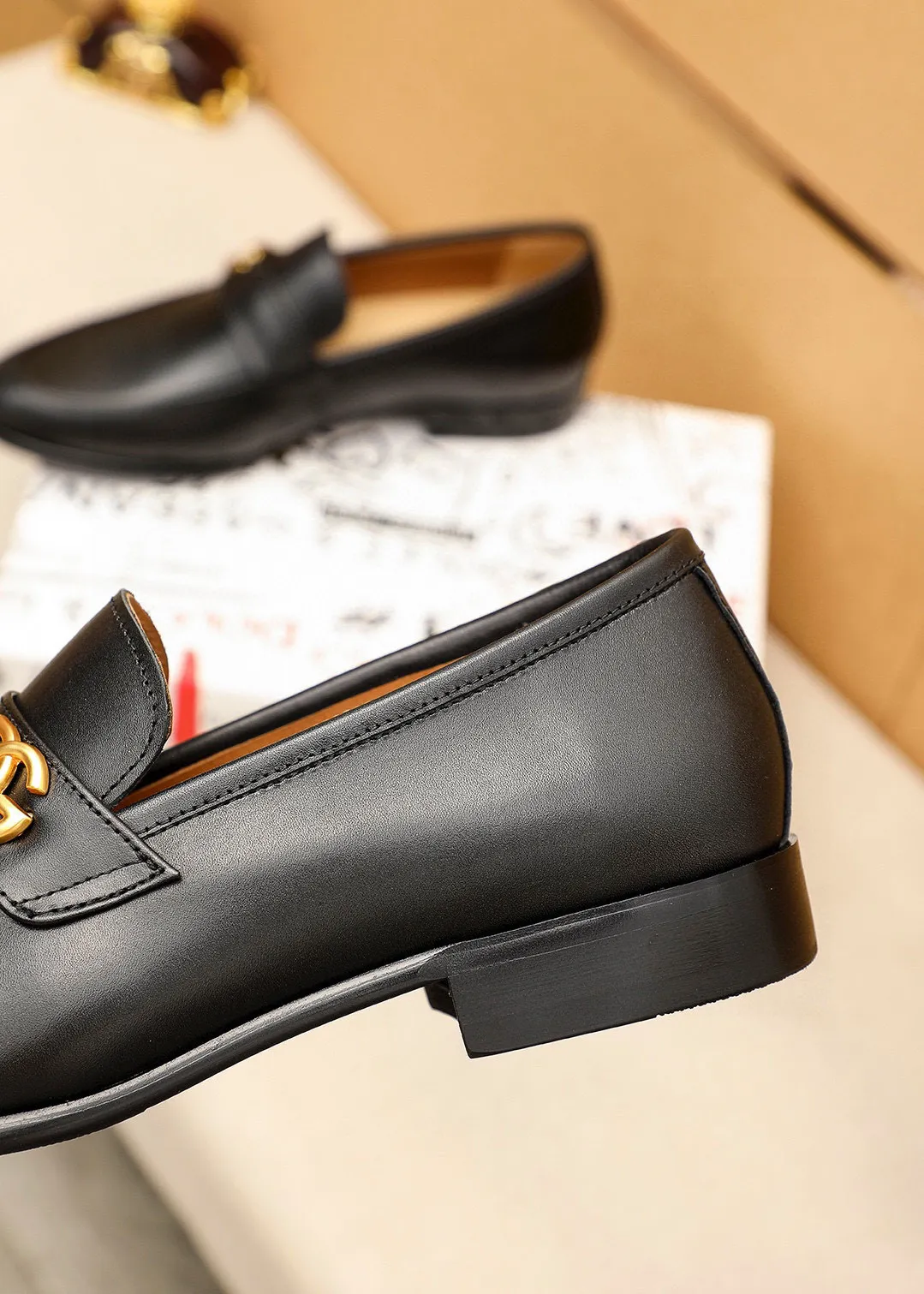 Men's clothing and shoes 💰460 💐DG top quality🔍🔍Men's new leather shoes🚹Sold simultaneously at counters⚠The uppers are imported open-edge beaded cowhide leather uppers from Italy, fully imported cowhide leather lining + classic hardware buckles, completely 1⃣️to 1⃣️reproduction🇮🇹💪💪, ⚠ Sole: The original sole is specially provided by the original factory. The exclusive movable molded sole is super comfortable. ⚠The original factory follows the order, 🔍🔍high quality, you can enter and exit the counter at will, welcome to compare⚠Size: 38-44 (45.46🉑️Customized)